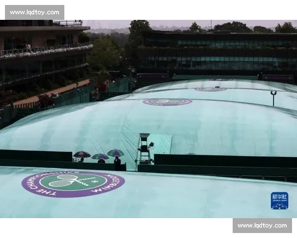 温网「雨布魔法」:百年草地的守护者